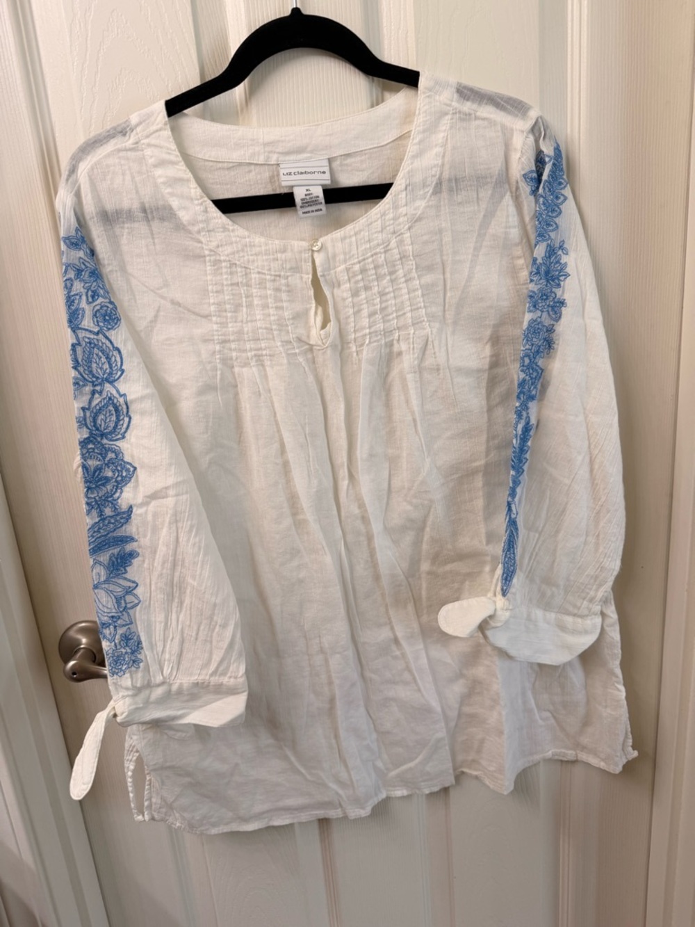 EUC Liz Claiborne White Peasant Top with Blue Sleeve Embroidery XL